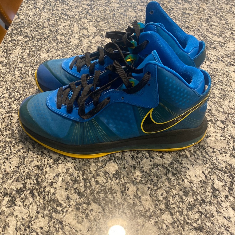 Lebron 8 entourage! Classic Lebron signature shoe…worn a few times only!